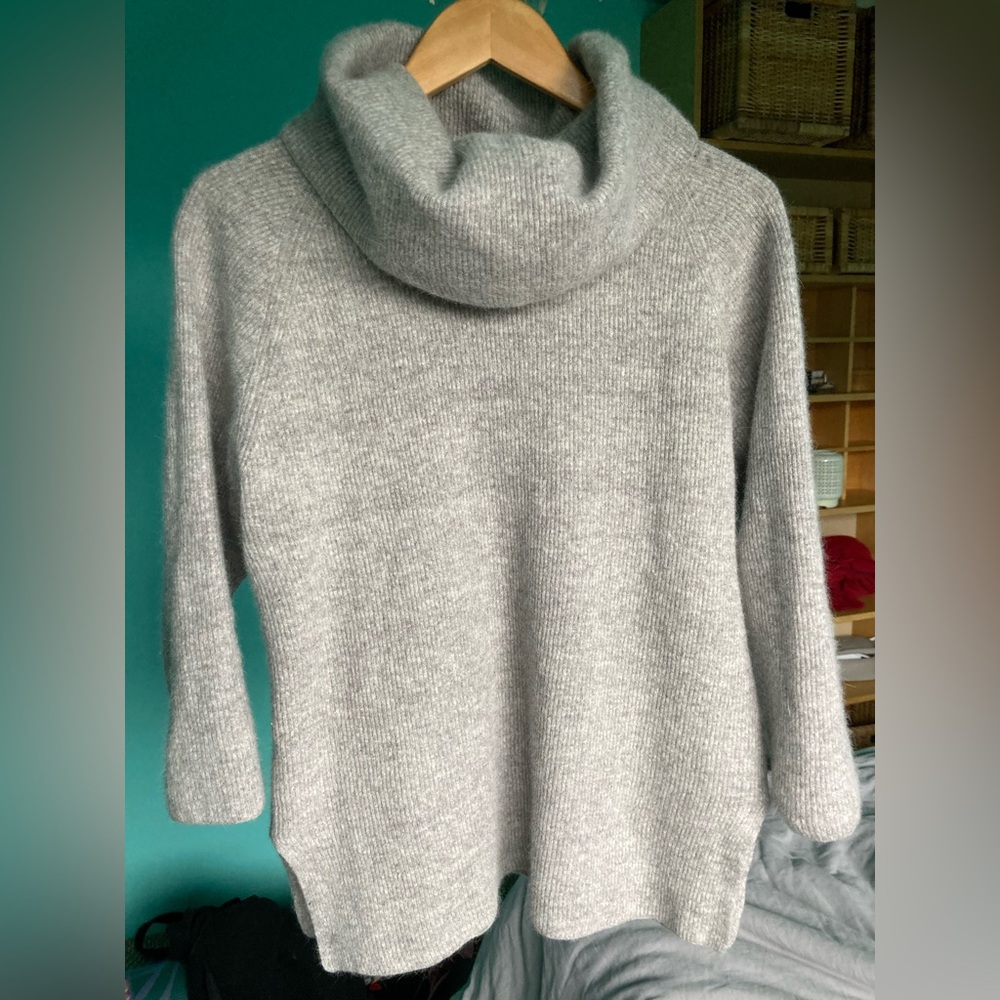 Wool grey sweater Medium
